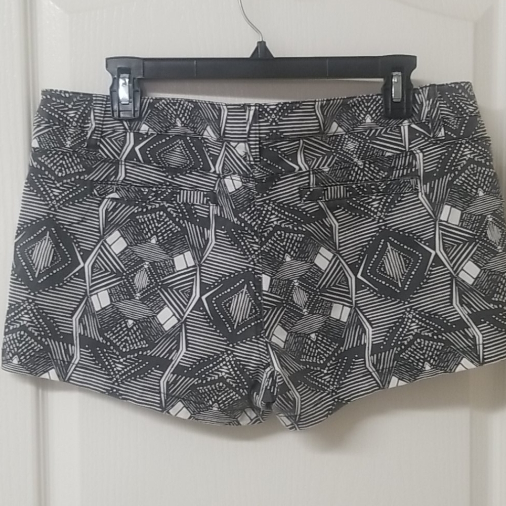 Volcom shorts - Picture 2 of 3